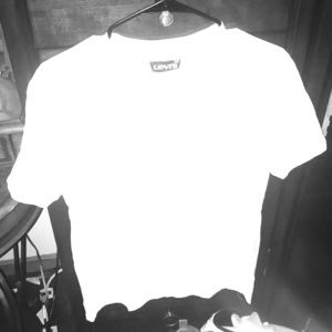White Levi’s T-Shirt